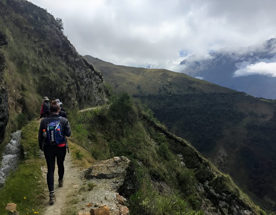 montañas de los Andes en el camino de Salkantay montañas de los Andes en el camino de Salkantay